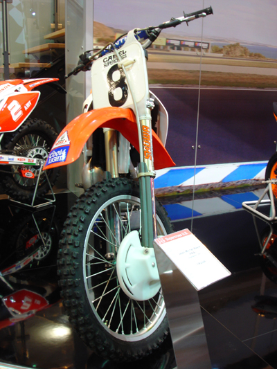 La moto sur laquelle Jean-Michel a remporté ces 3 titres en 1991 vue de face